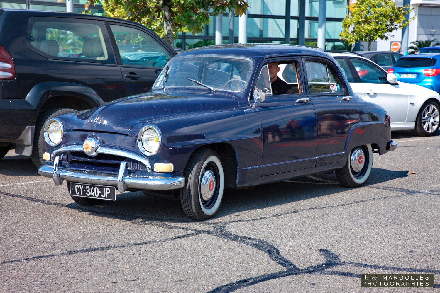 Simca Aronde-01.jpg